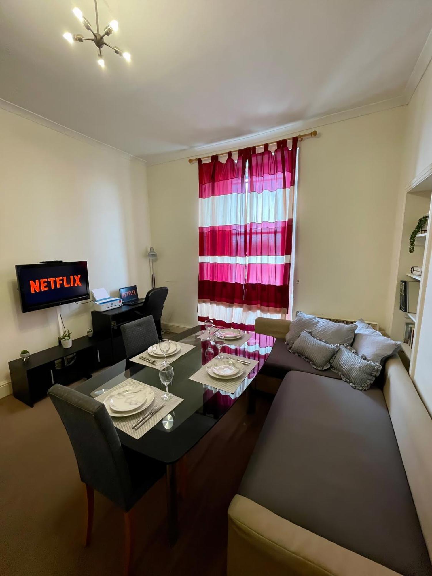 Comfy 2 Bedroom Flat Near Edinburgh City Center Bagian luar foto